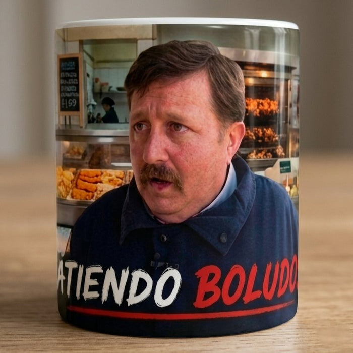 Taza Atiendo Boludos - El Meme Más Argentino | CAFFIVERSO